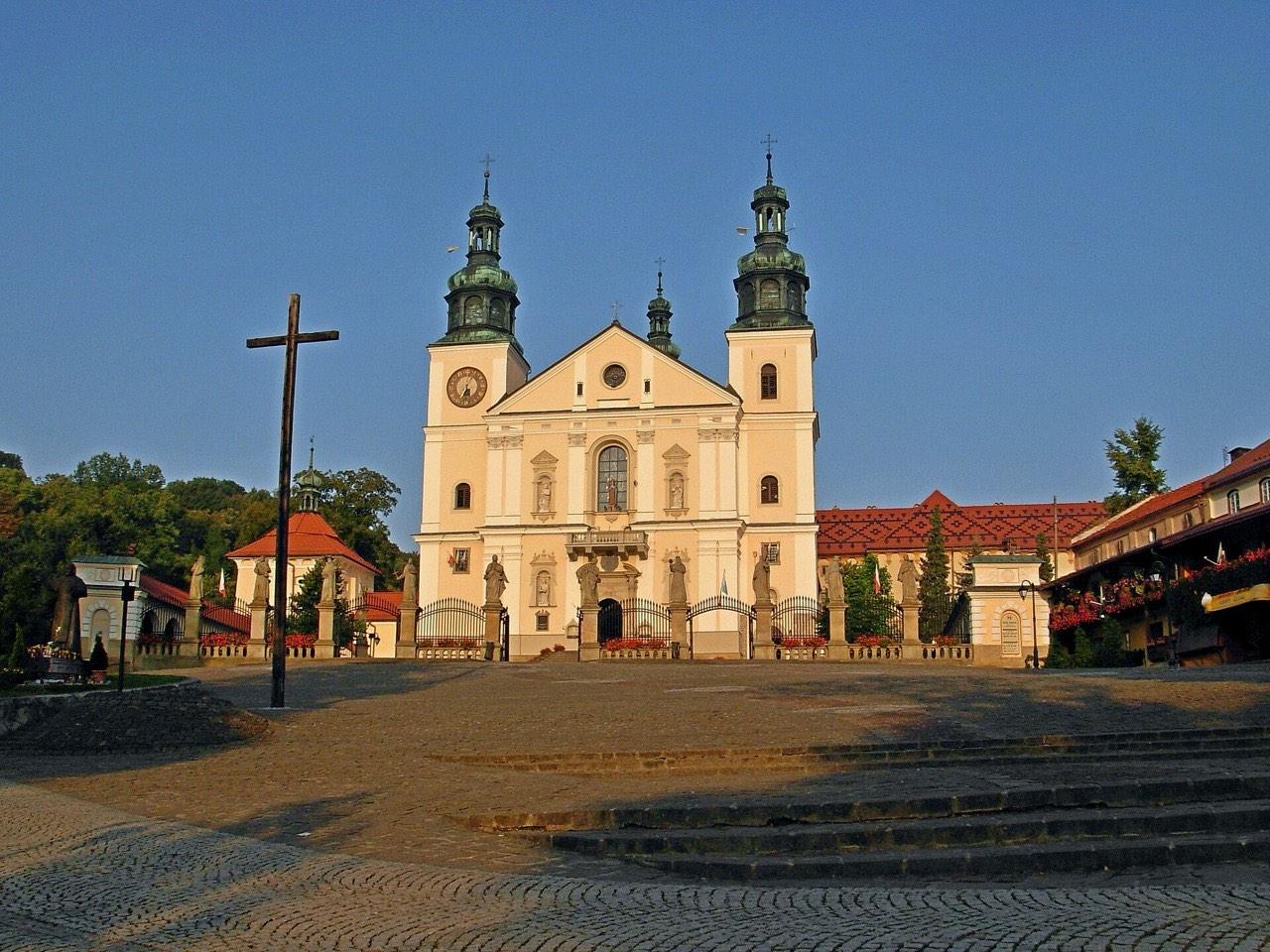 Co zabrać na pielgrzymkę pieszą? Kompletna lista rzeczy