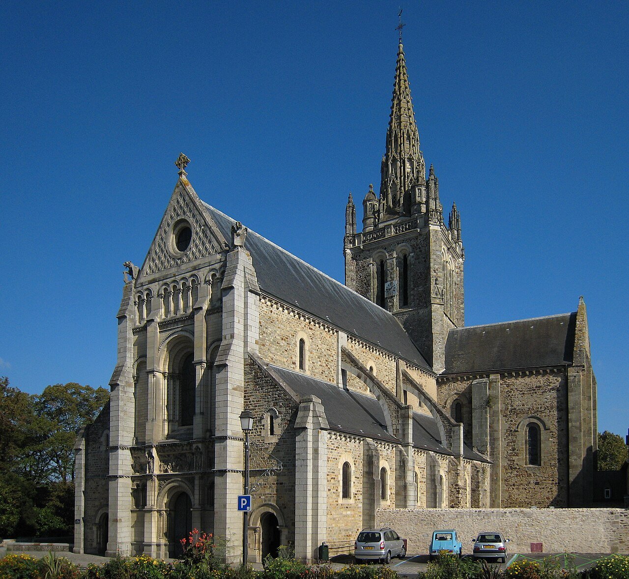 Basilica of Notre-Dame d'Avesnières, Laval