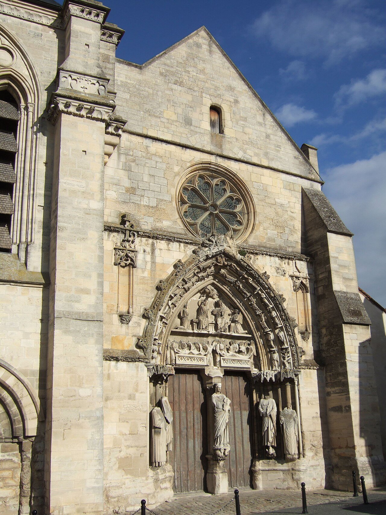 Basilica di Notre-Dame-de-Bonne-Garde, Longpont-sur-Orge