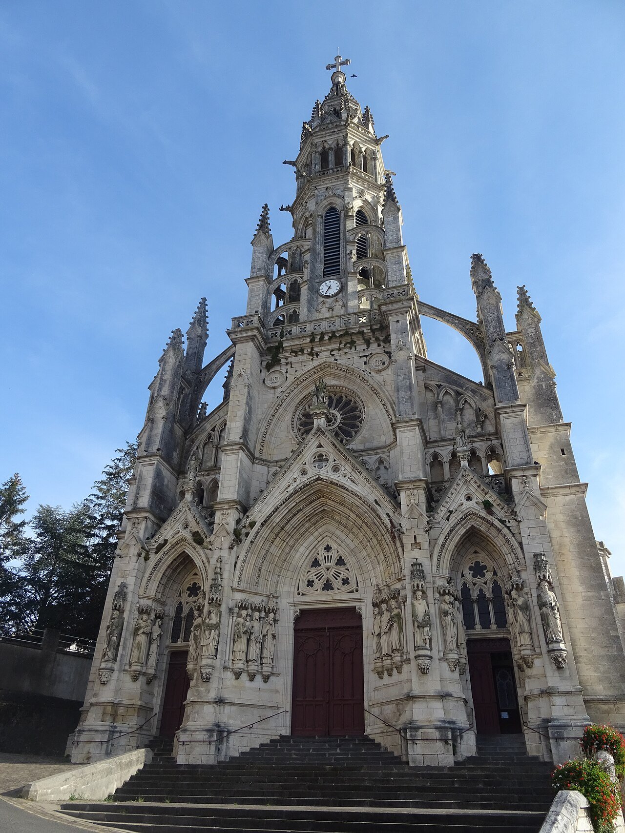 Bazylika Notre-Dame-des-Enfants, Châteauneuf-sur-Cher