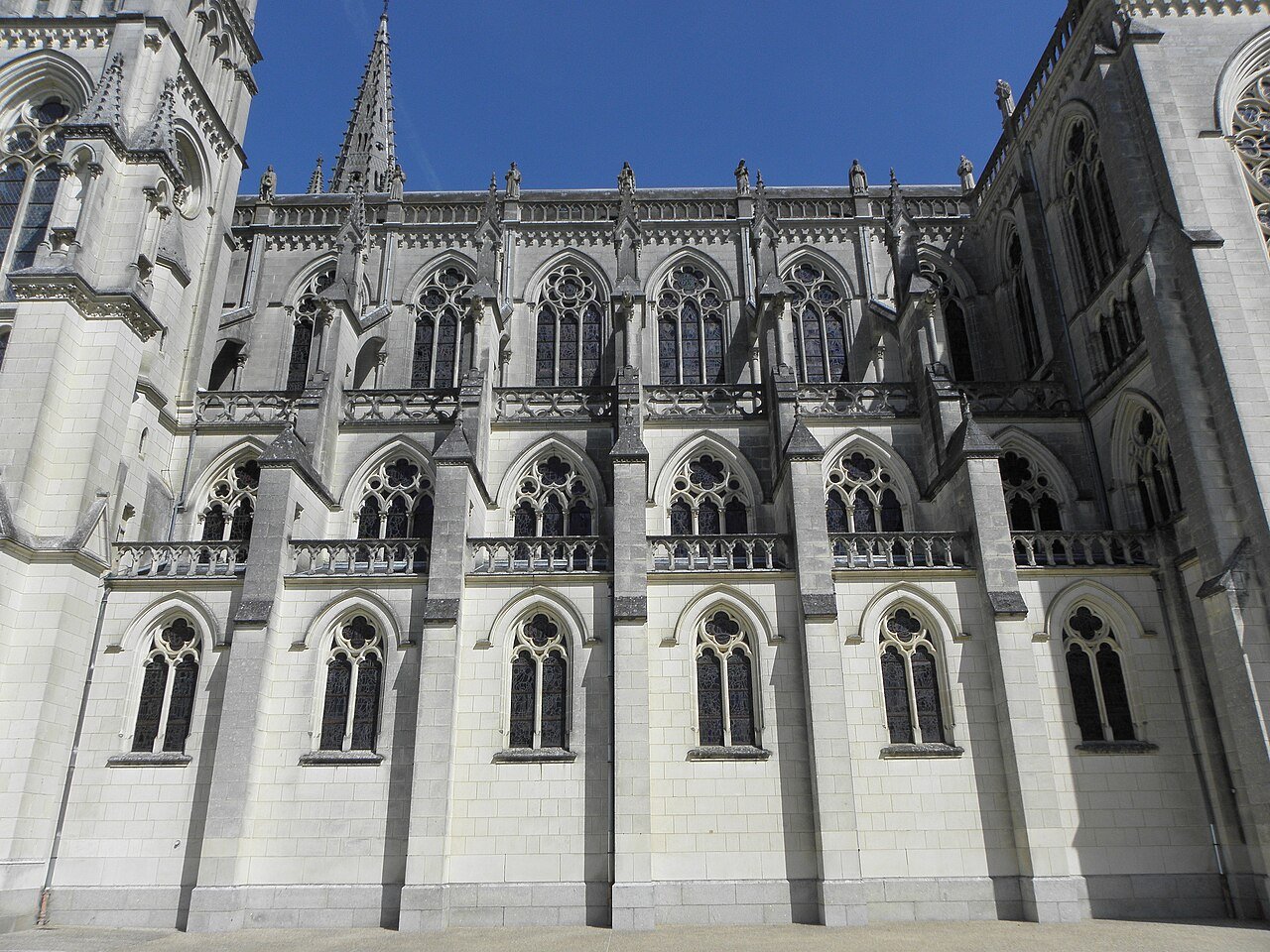 Bazylika Notre-Dame de Montligeon, La Chapelle-Montligeon
