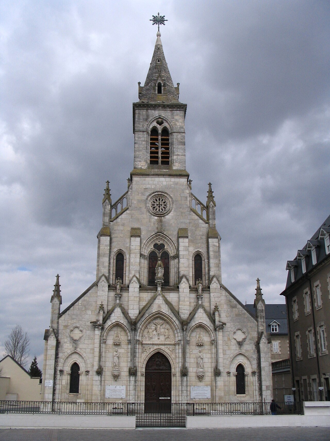 Basilica of Our Lady of the Sacred Heart, Issoudun