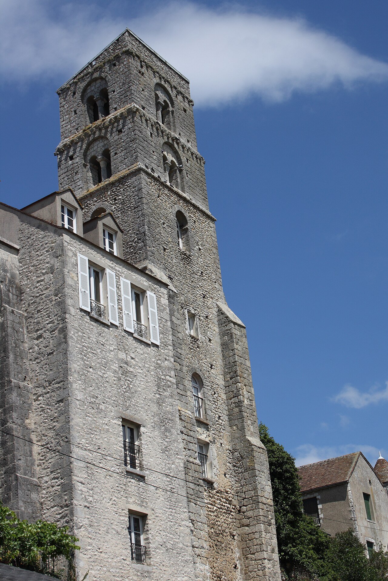 Basilique Saint-Thugal de Château-Landon