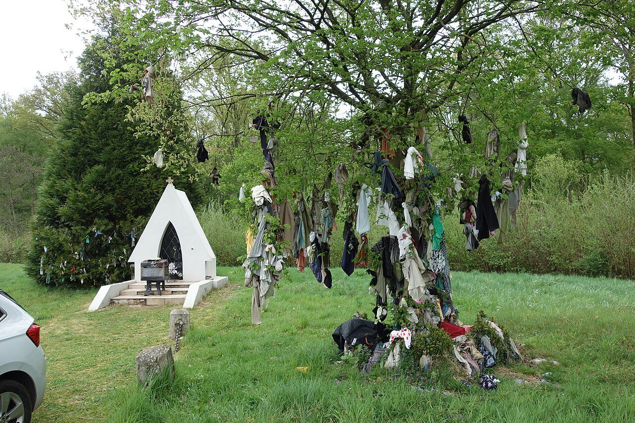 Cappella di Le Bon Dieu de Gibloux et ses arbres à loques, Hasnon