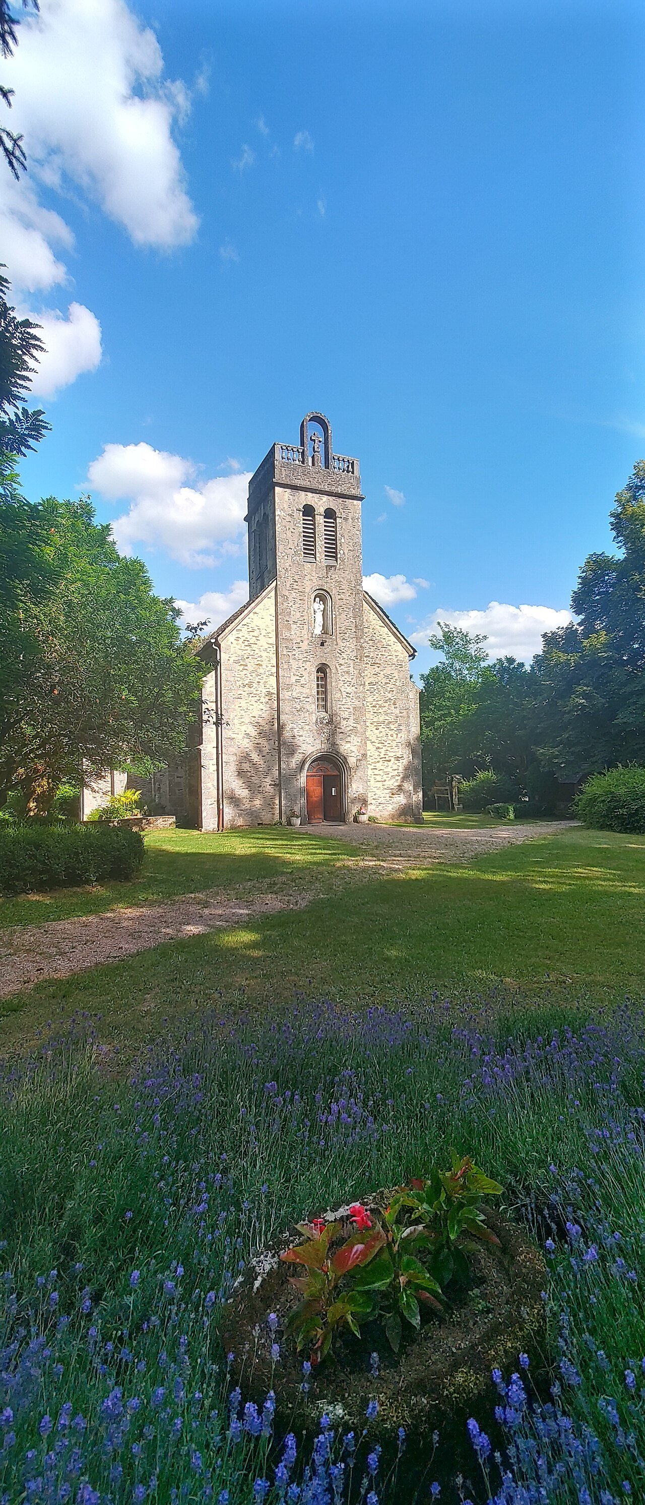 Iglesia de Le sanctuaire, Camps-Saint-Mathurin-Léobazel