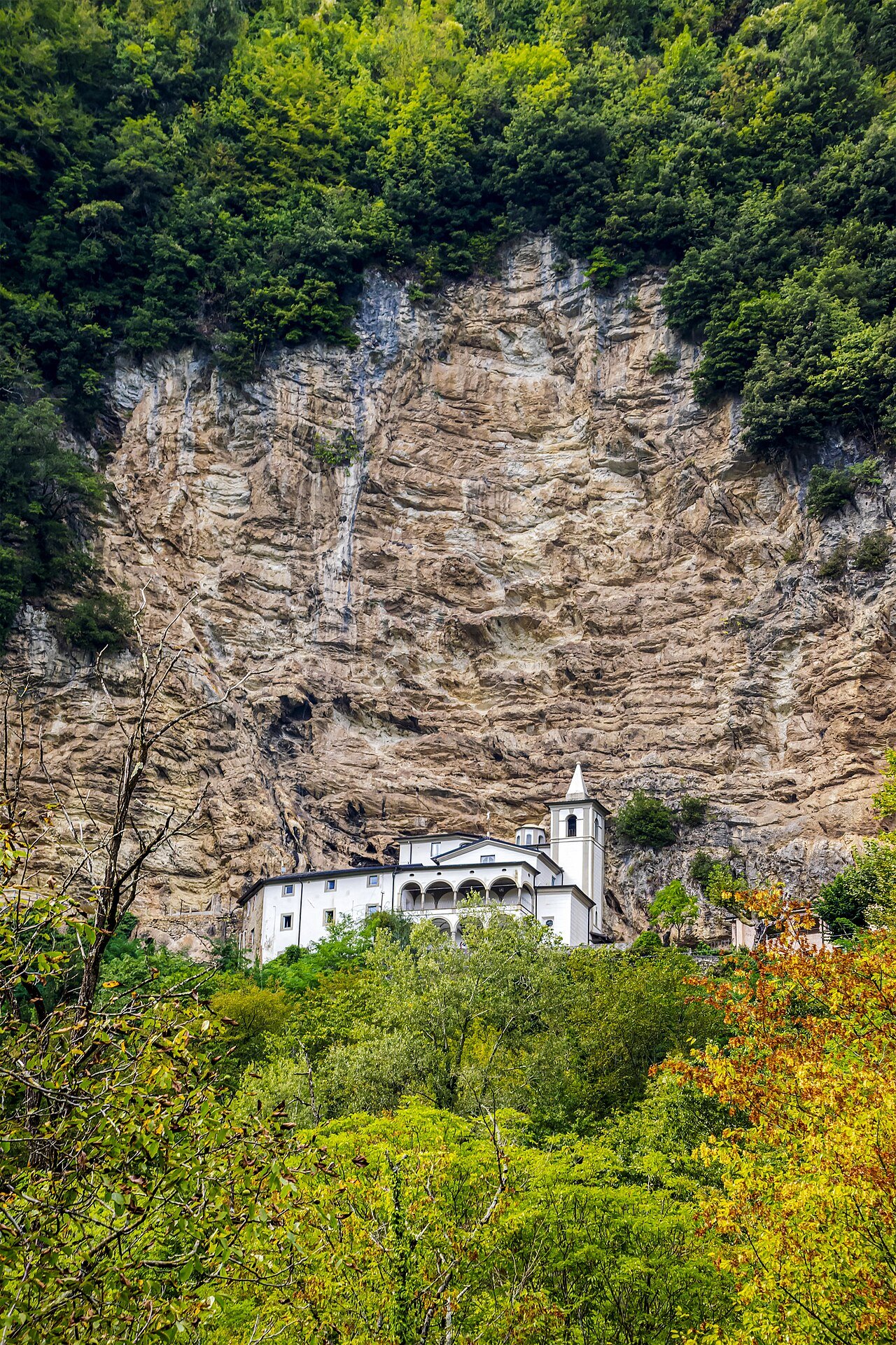 Ermita de Calomini, Fabbriche di Vergemoli