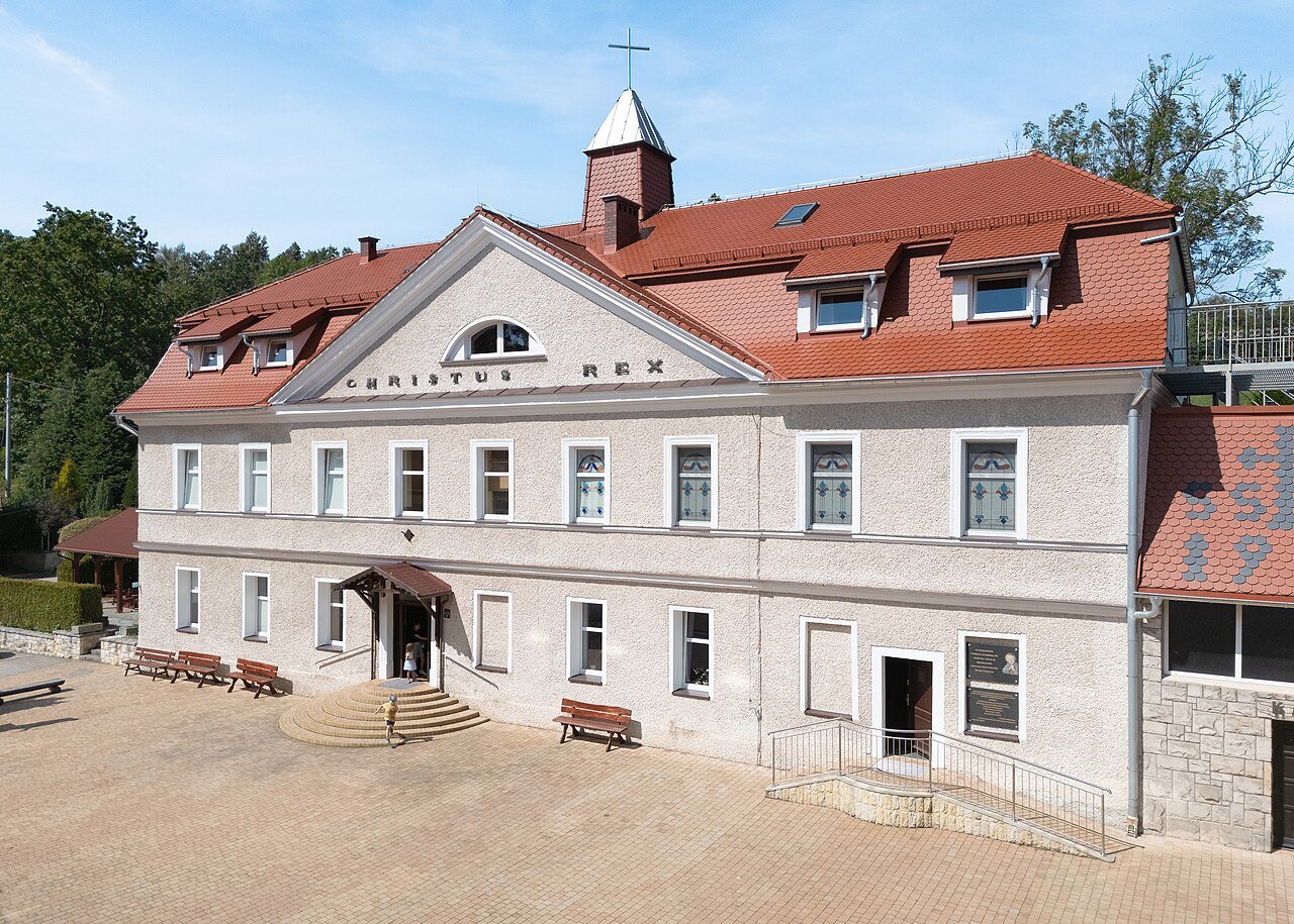 Kościół Chrystusa Króla i klasztor Sercanów białych w Polanicy-Zdroju