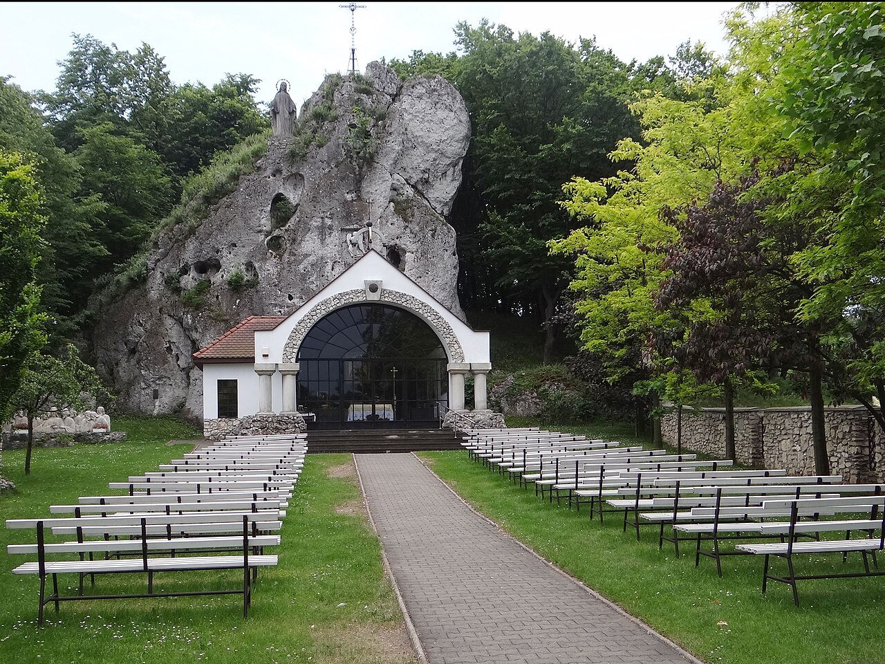 Santuario della Madonna della Roccia, Podzamcze