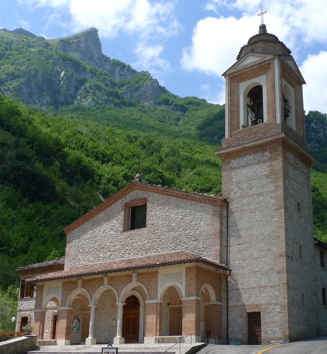 Sanktuarium Madonna dell'Ambro, Montefortino