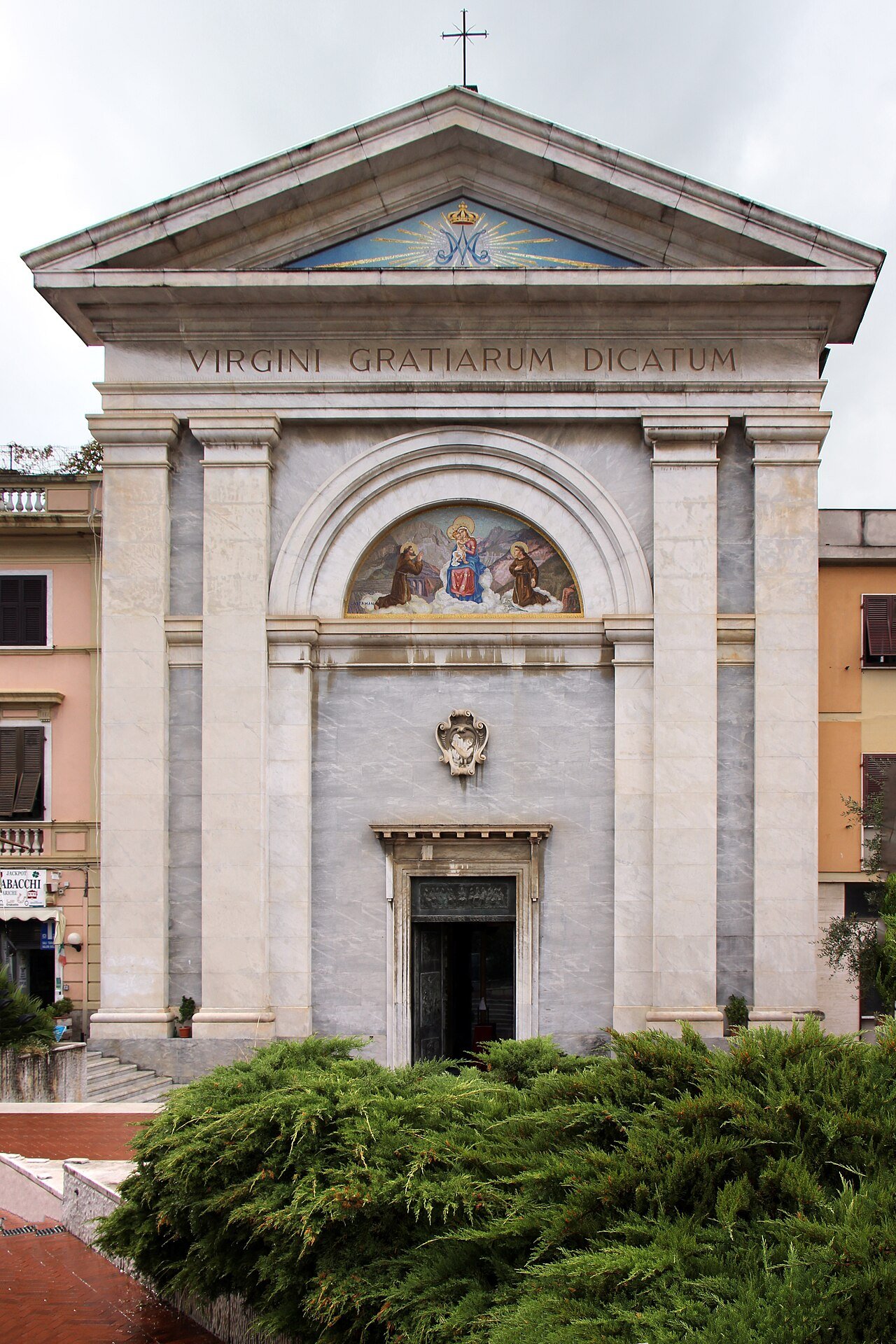 Sanktuarium Matki Bożej Łaskawej, Carrara