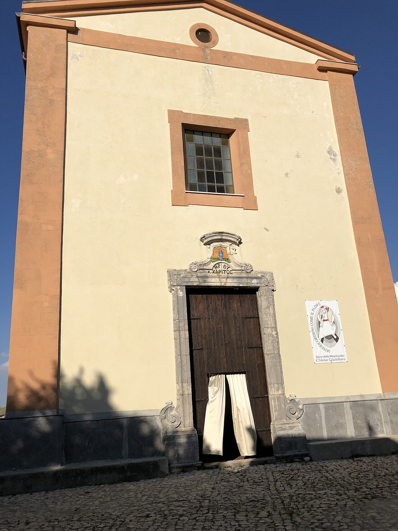 Sanktuarium Matki Bożej Łaskawej, Palazzo Adriano