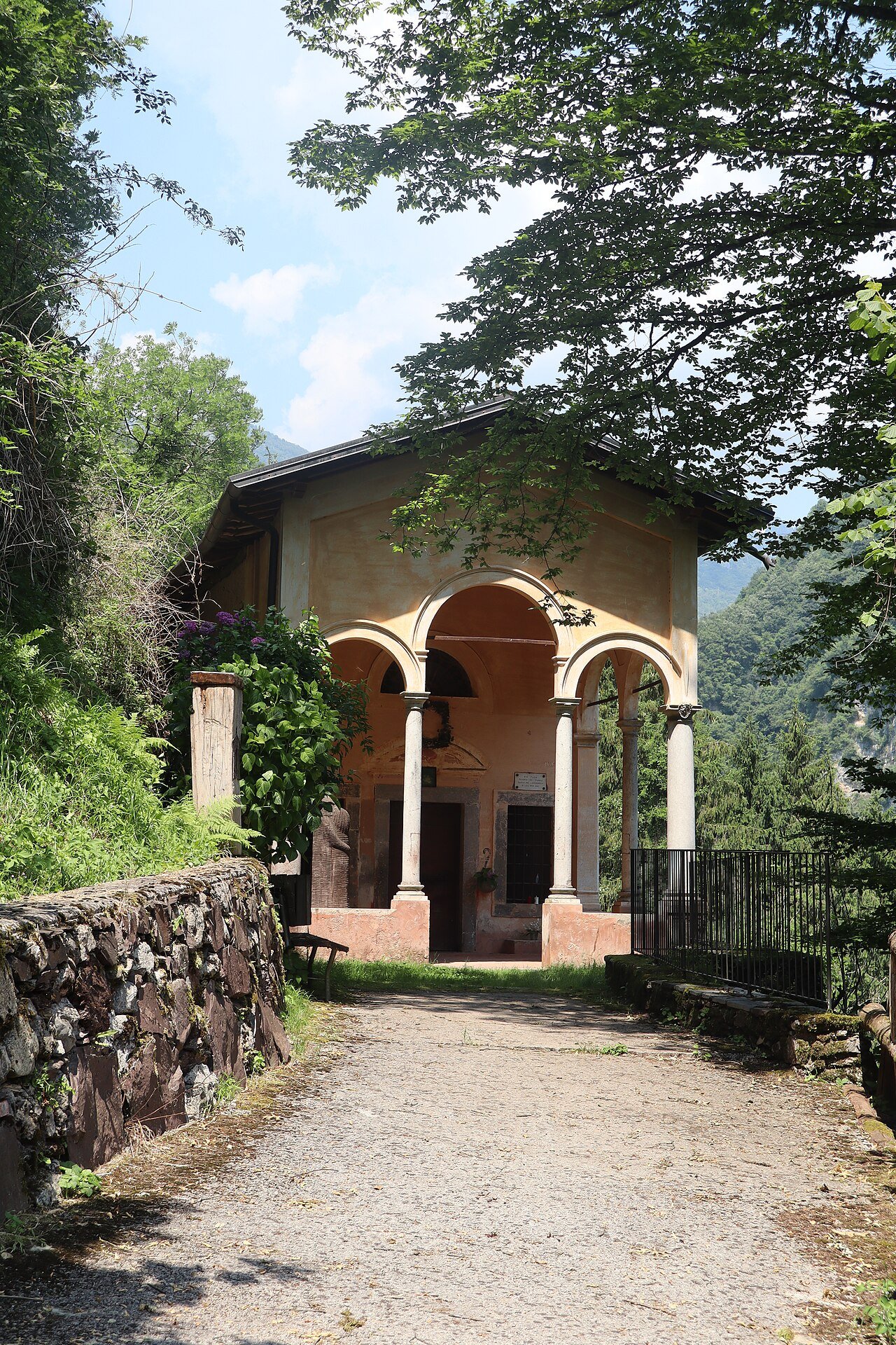 Sanctuaire de la Madonna delle More, Lavenone