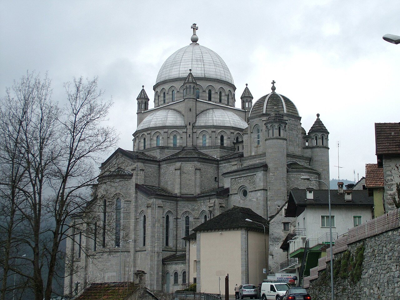 Santuario de la Madonna del Sangue, Re