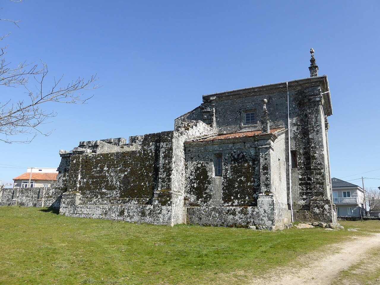 Sanktuarium Matki Bożej Cudownej (Couso de Salas), Muiños