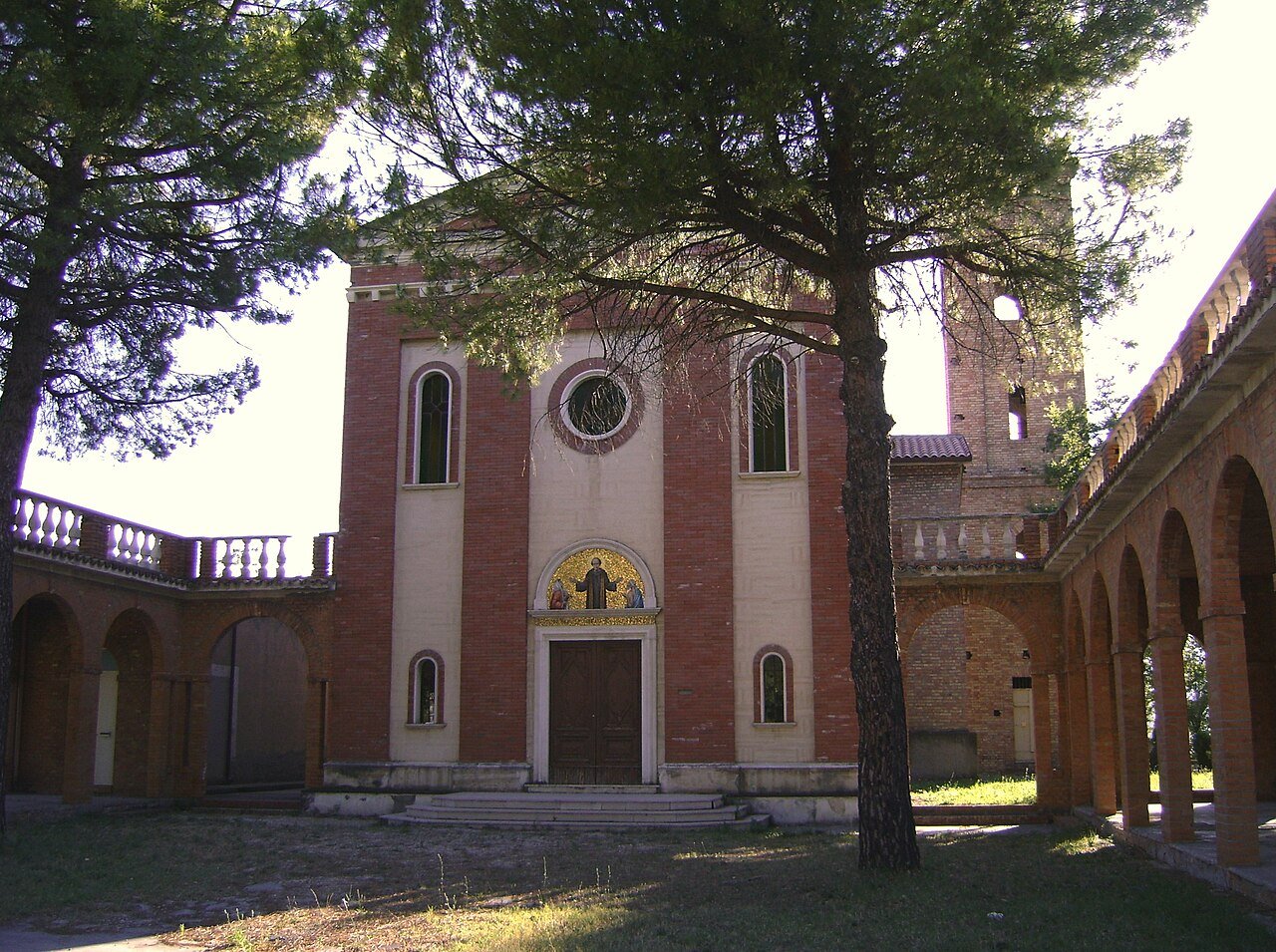 Sanctuaire Saint-Maur, Bomba